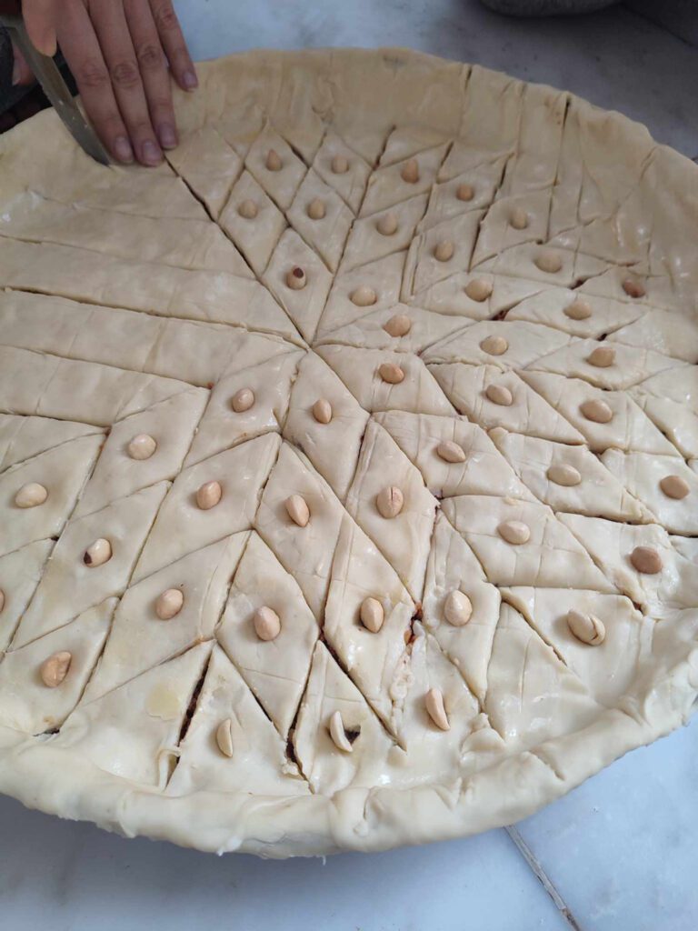 Cutting the baklawa