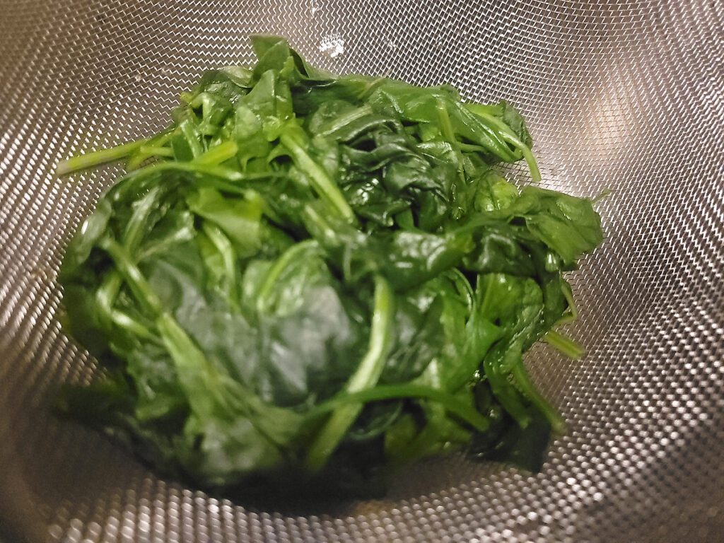 Freshly cooked spinach for Spanakopita